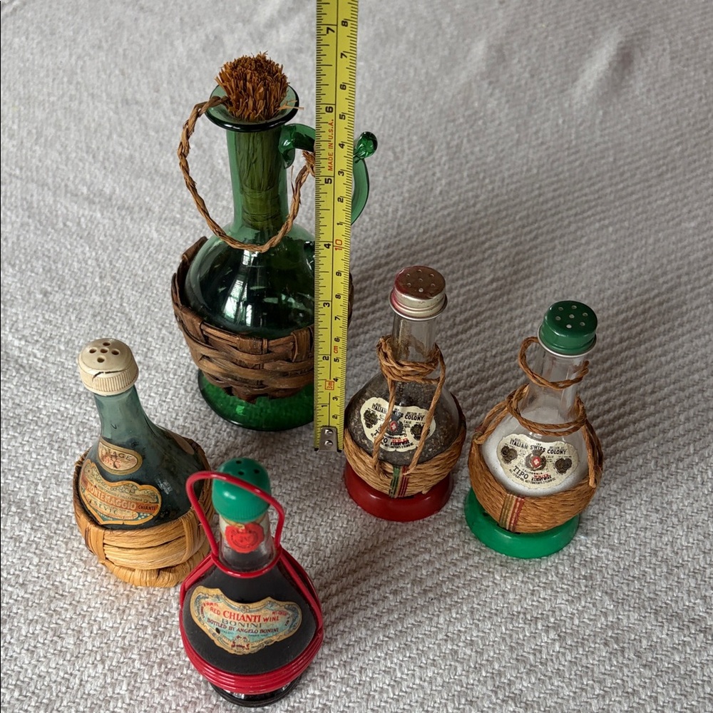 Lot of 5 VINTAGE Mini Chianti Wine Bottles Salt Pepper Table Decor Italian - Picture 2 of 10